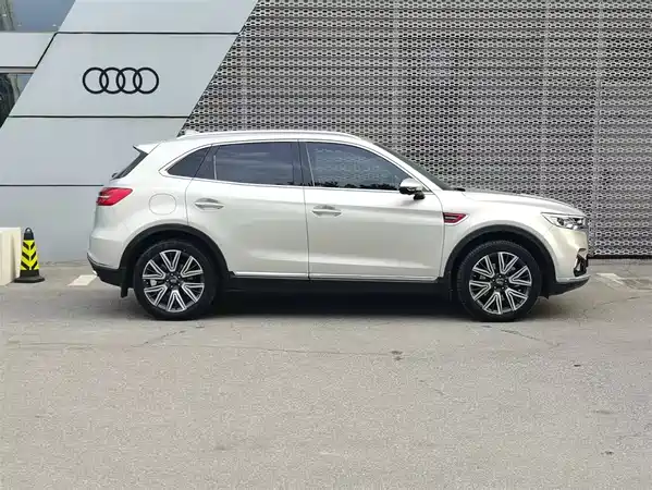 Hongqi HS5 2022