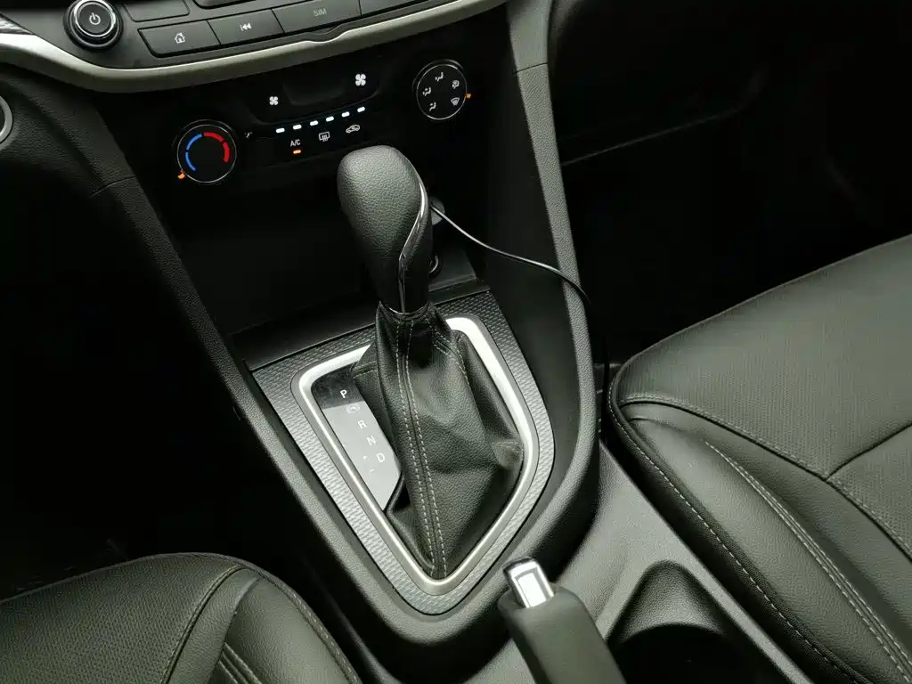 Buick Excelle 2022 — фото 13