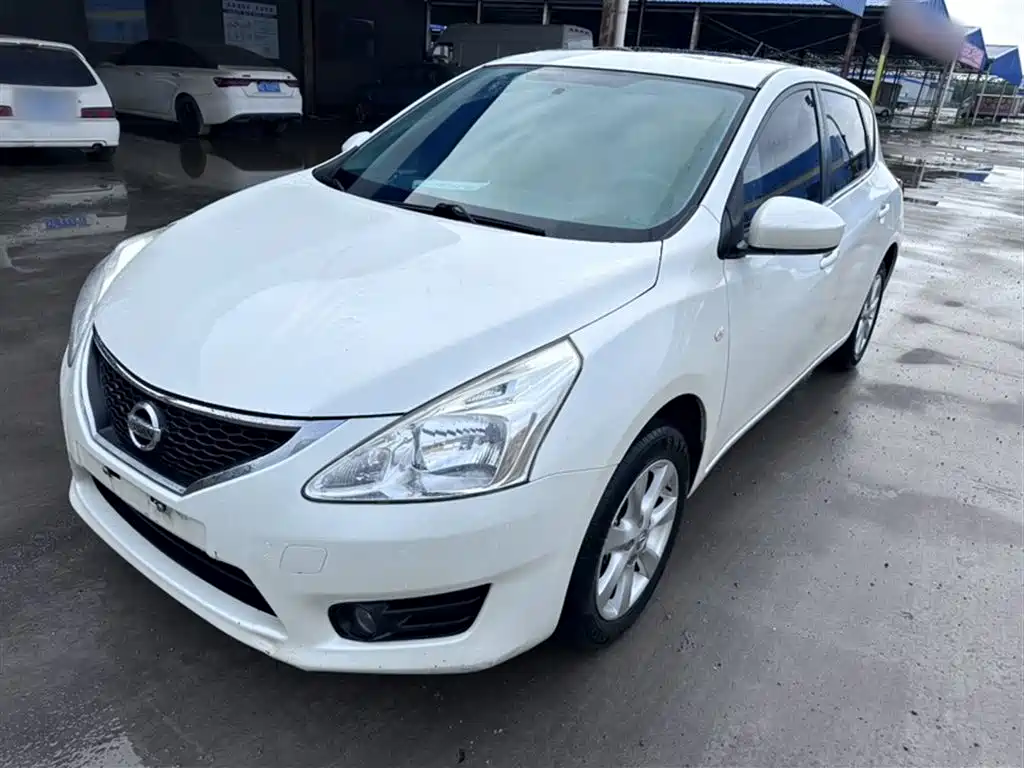 Nissan Tiida 2015 — фото 2