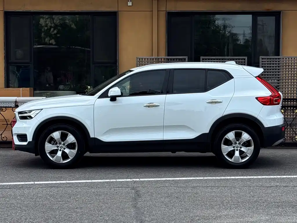 Volvo XC40 2019 — фото 2