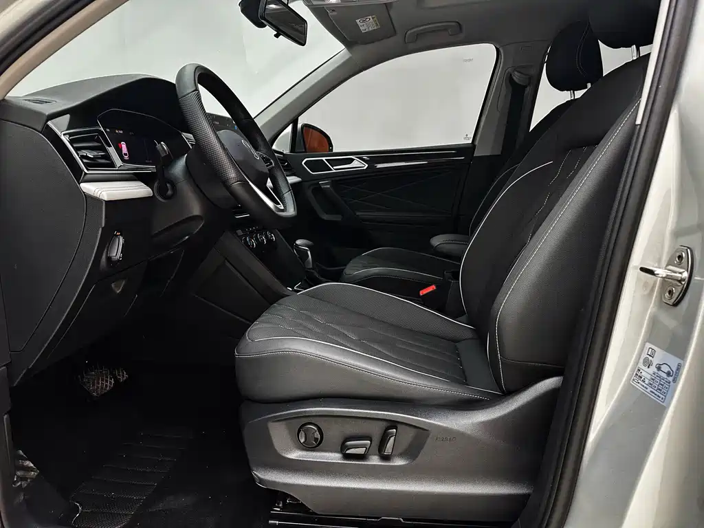 Volkswagen Tiguan L 2023 — фото 11