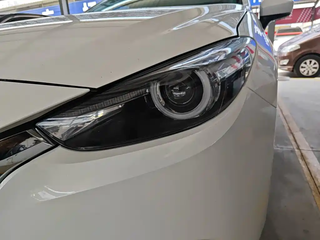 Mazda 3 Axela 2018 — фото 18
