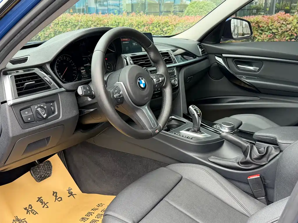 BMW 3 Series 2018 — фото 18
