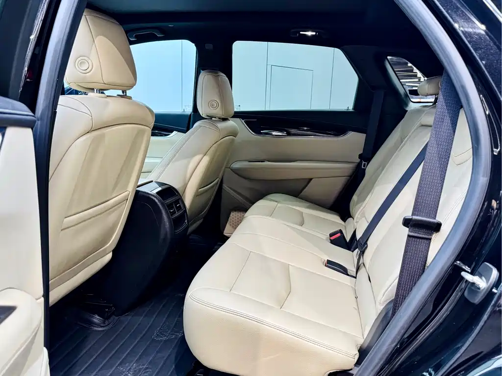 Cadillac XT5 2018 — фото 10