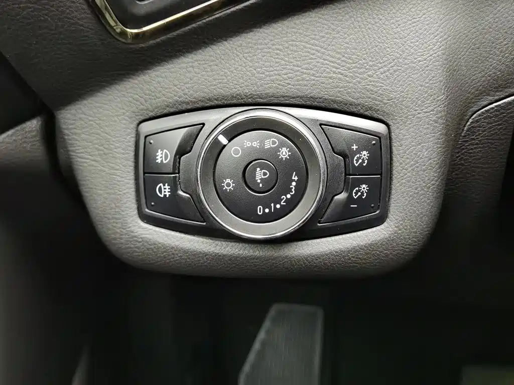 Ford Kuga 2015 — фото 21