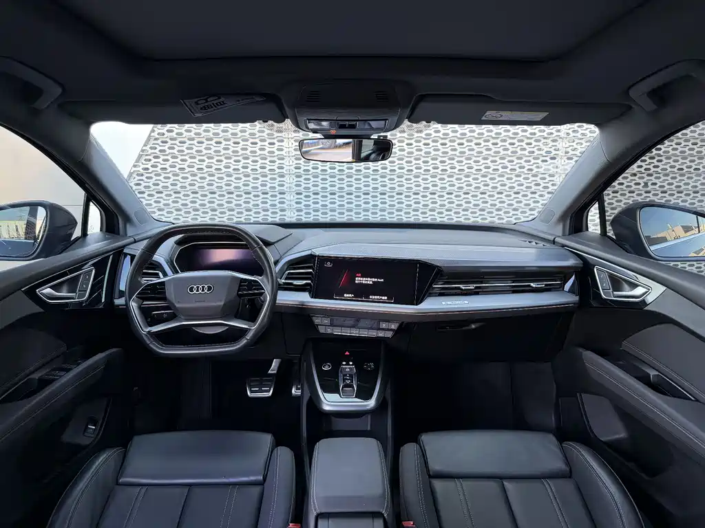 Audi Q4 e-tron 2023 — фото 9