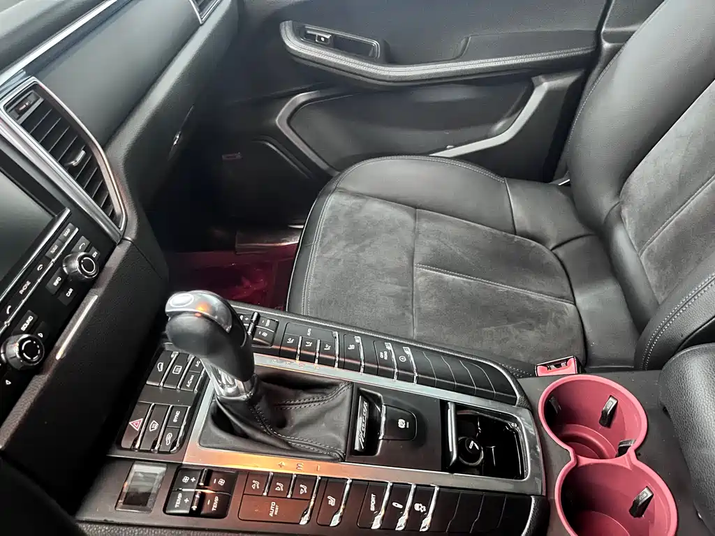 Porsche Macan 2015 — фото 11