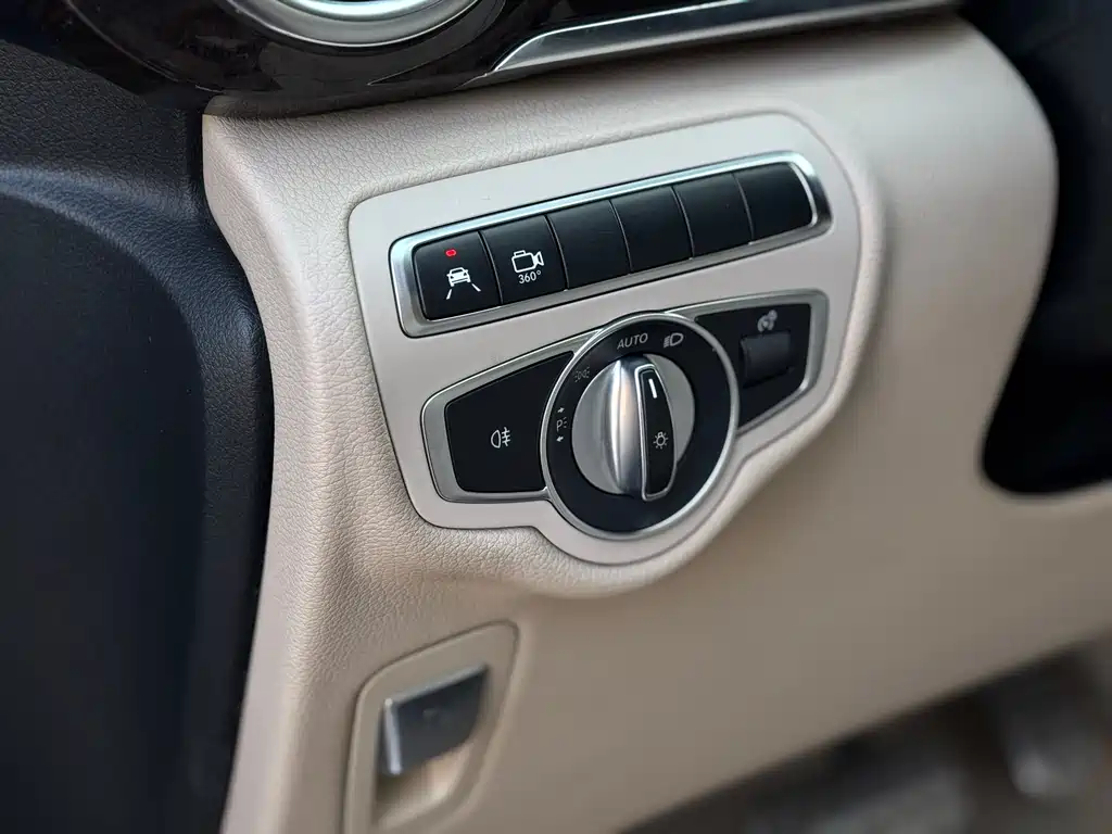 Mercedes-Benz V-Class 2017 — фото 12