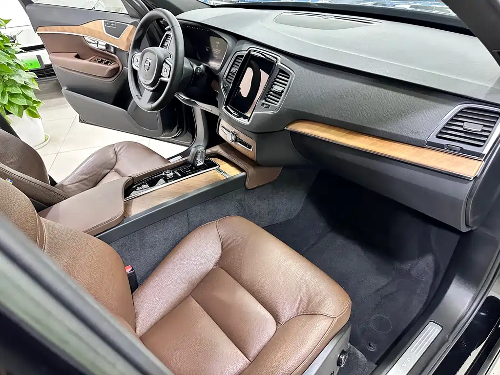 Volvo XC90 2023 — фото 15