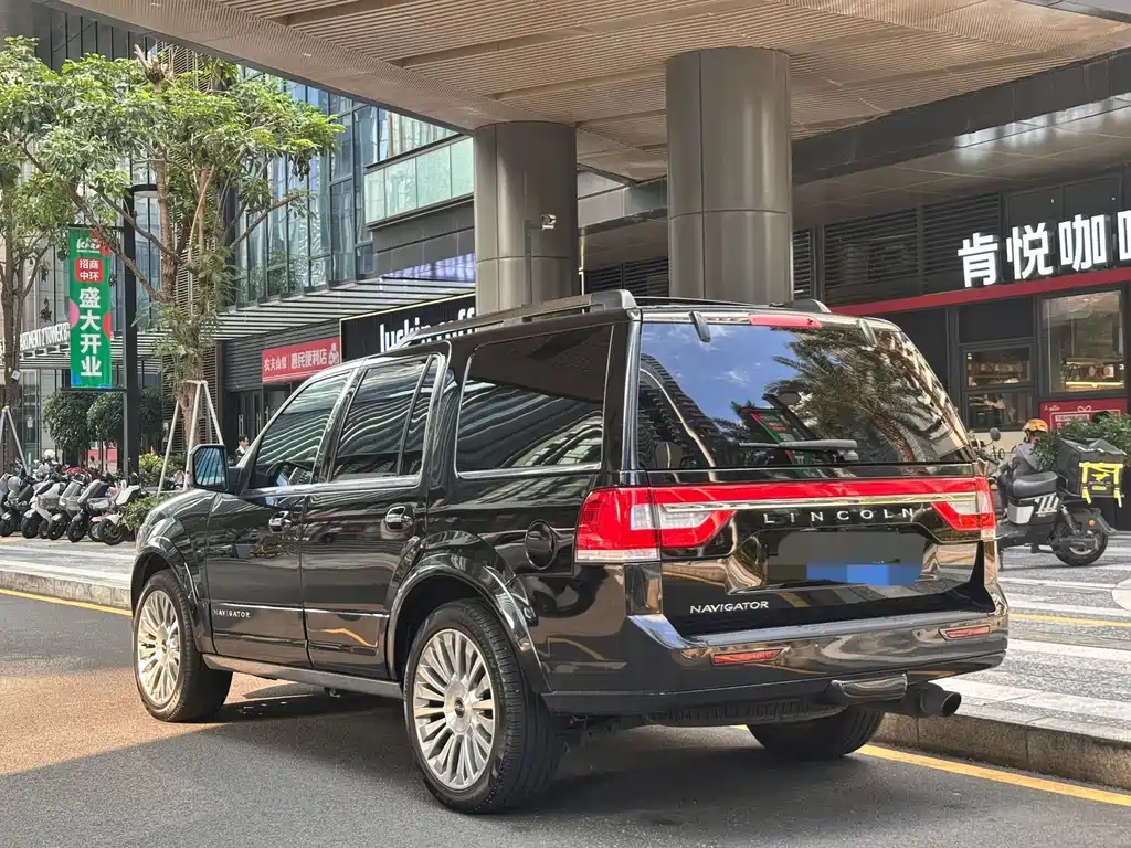 Lincoln Navigator 2018 — фото 15