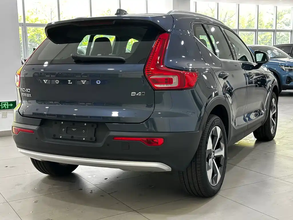 Volvo XC40 — фото 5