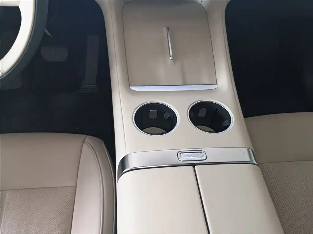 Xiaomi YU7 2025 — фото 8