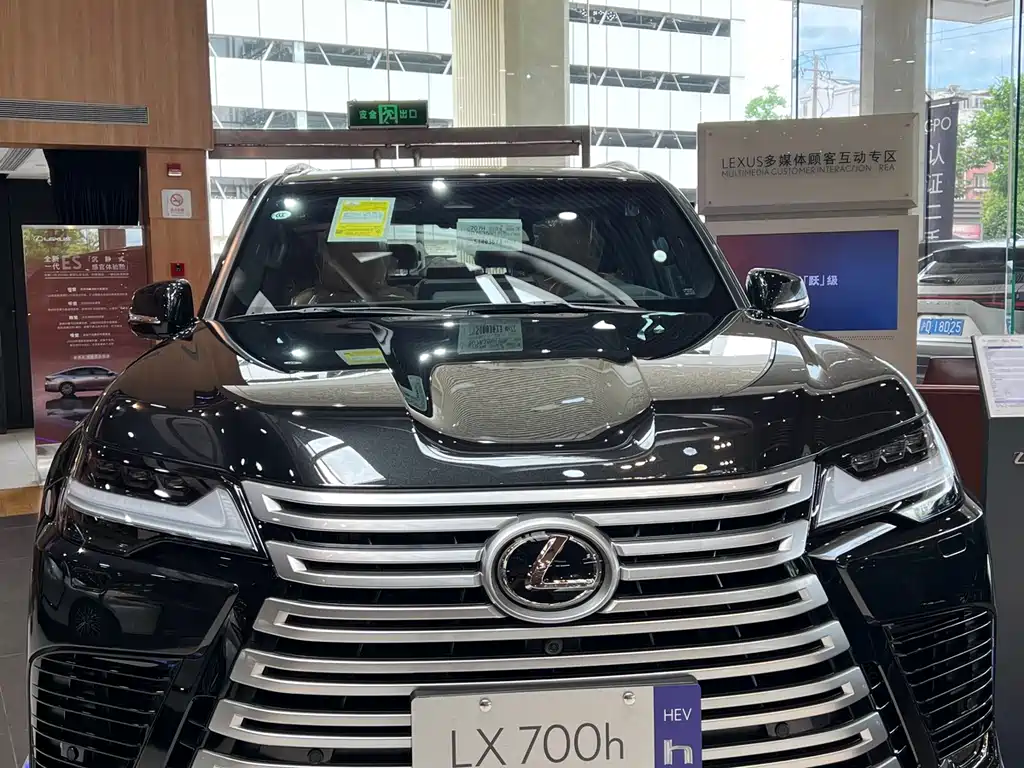 Lexus LX — фото 1