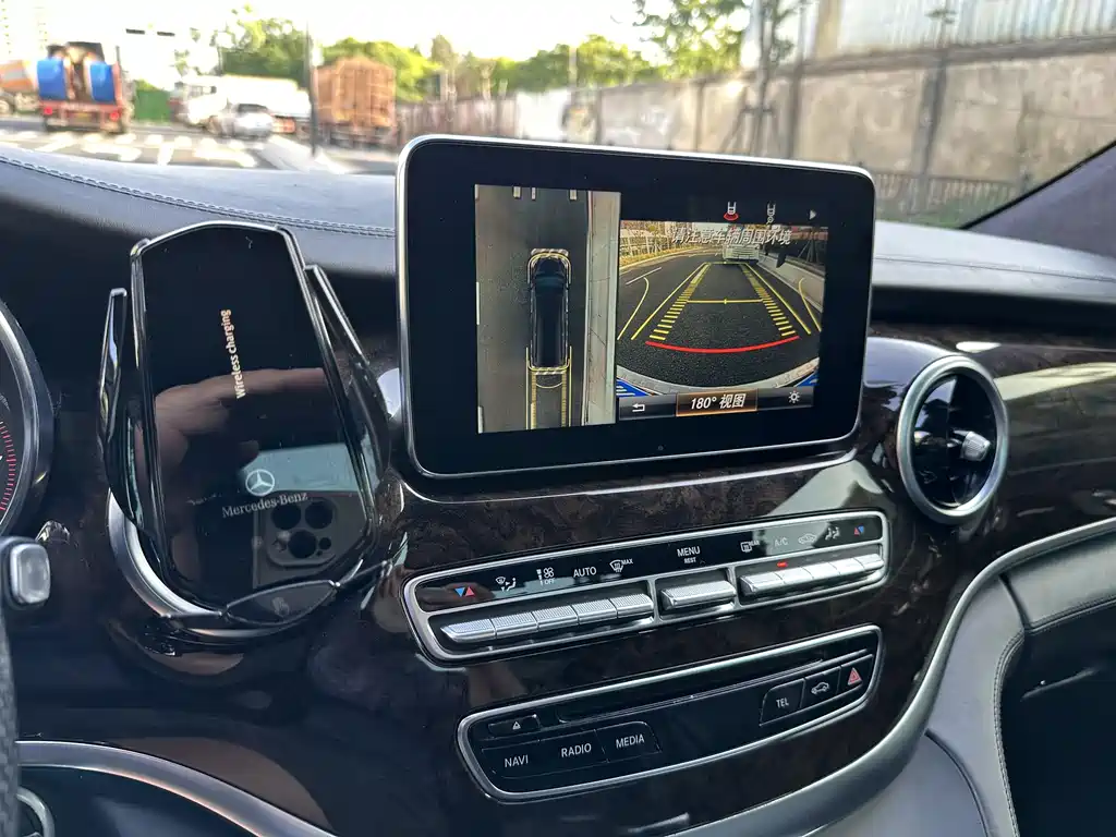 Mercedes-Benz V-Class 2019 — фото 20