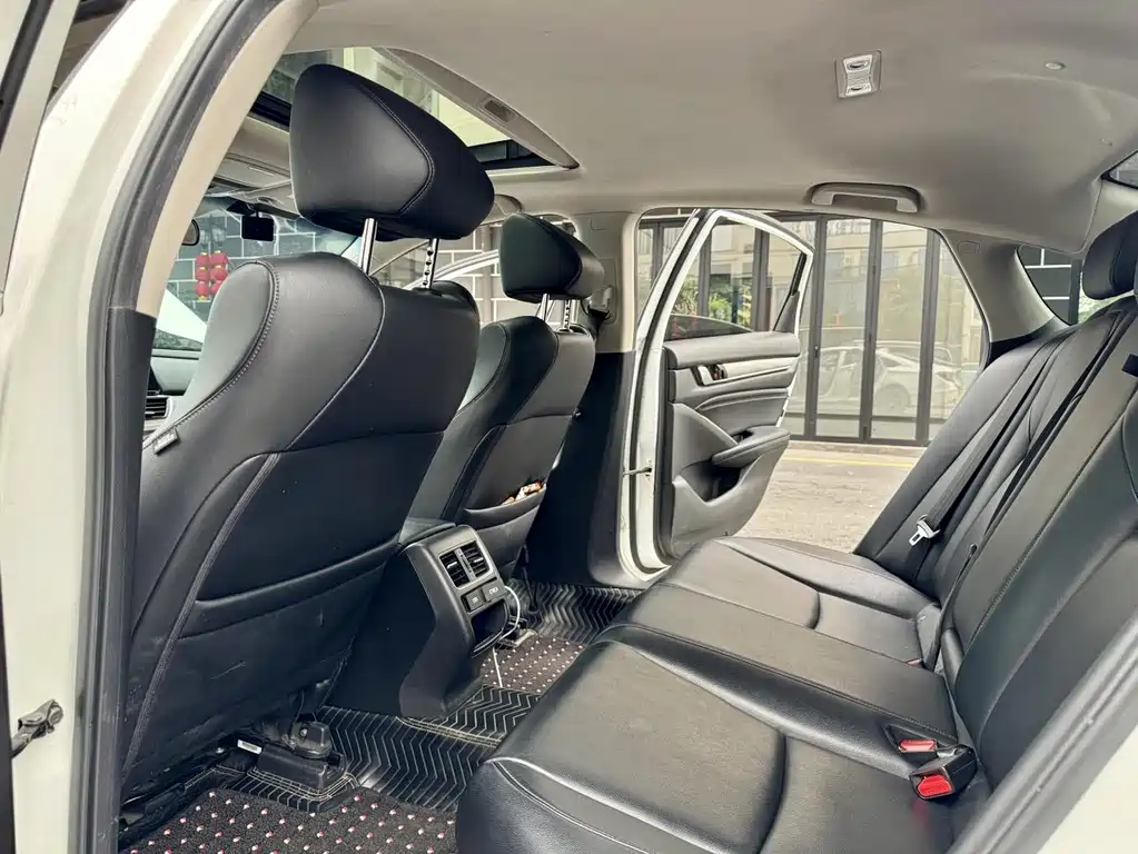 Honda Accord 2022 — фото 10