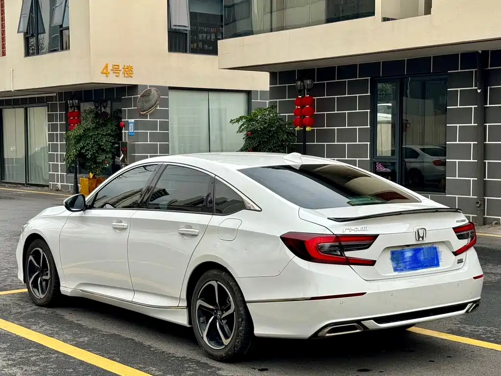 Honda Accord 2022 — фото 13