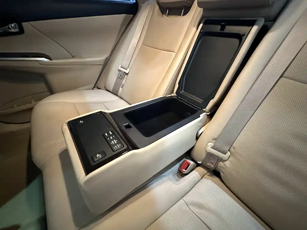 Toyota Camry 2014 — фото 24