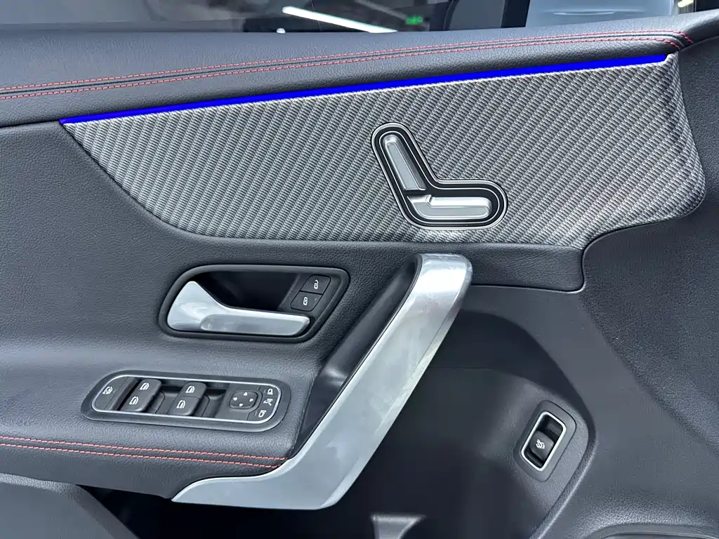 Mercedes-Benz A-Class 2023 — фото 6