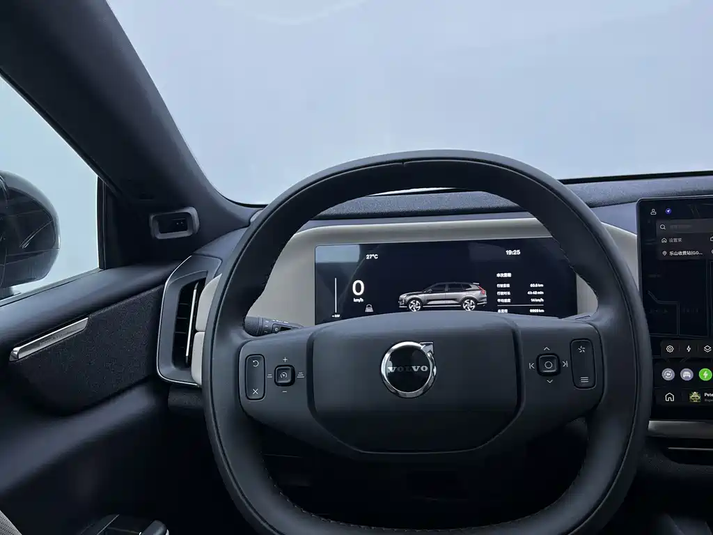 Volvo XC70 Plug-In Hybrid 2025 — фото 10