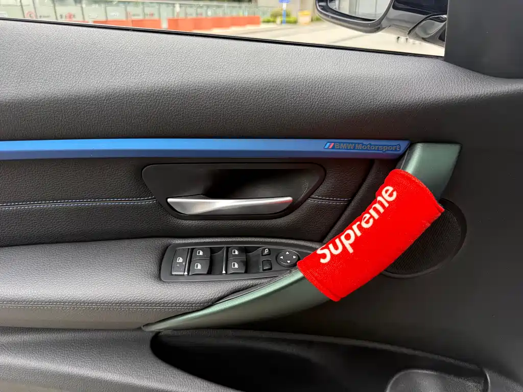 BMW 3 Series 2019 — фото 18