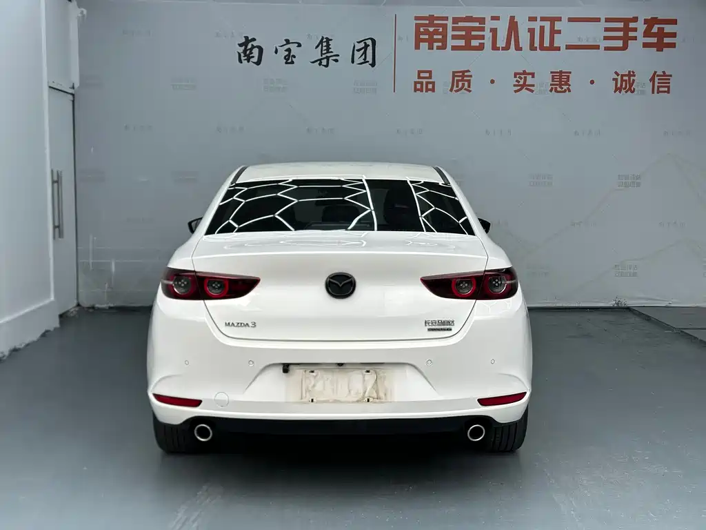 Mazda 3 Axela 2022 — фото 13