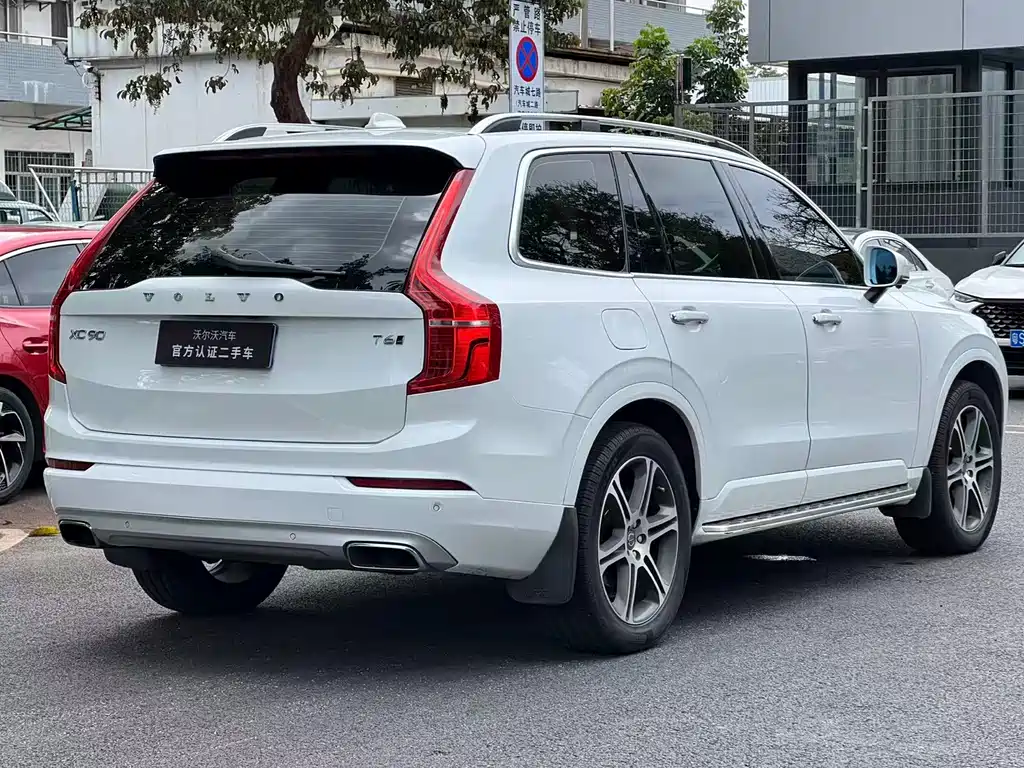 Volvo XC90 2018 — фото 11