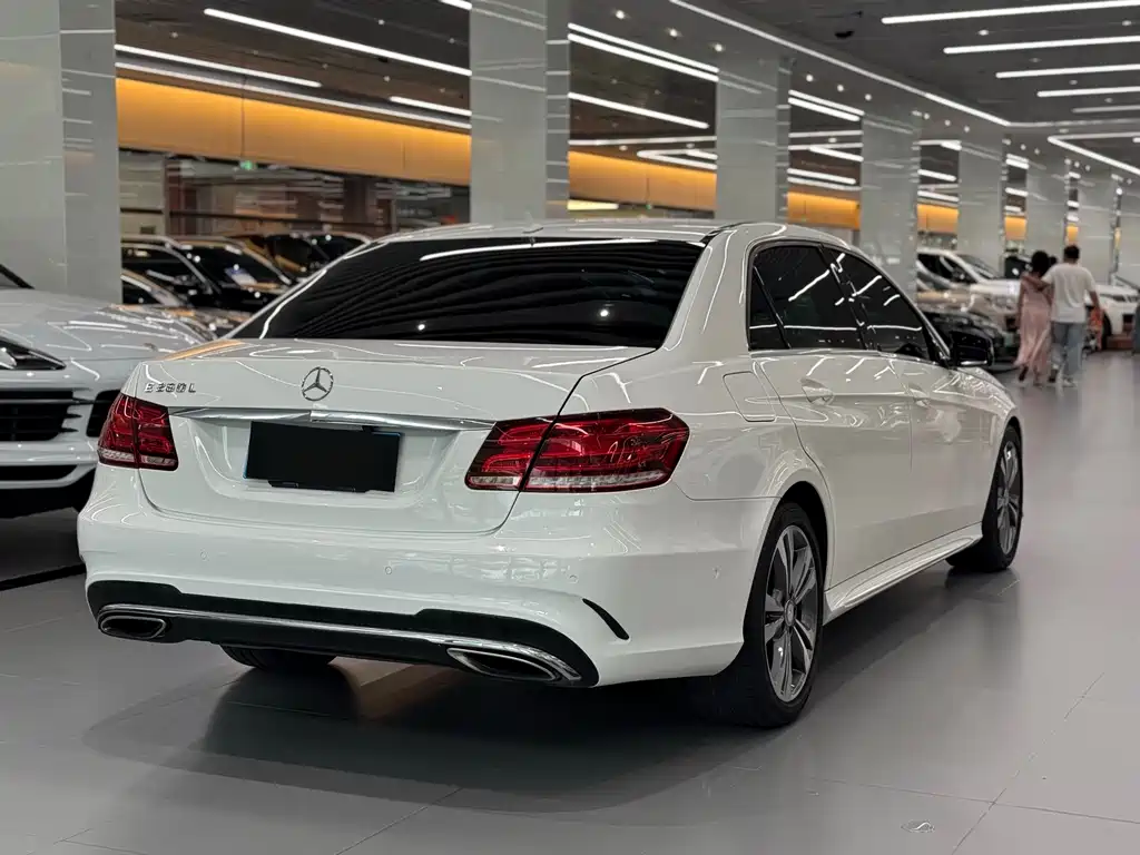 Mercedes-Benz E-Class 2014 — фото 11