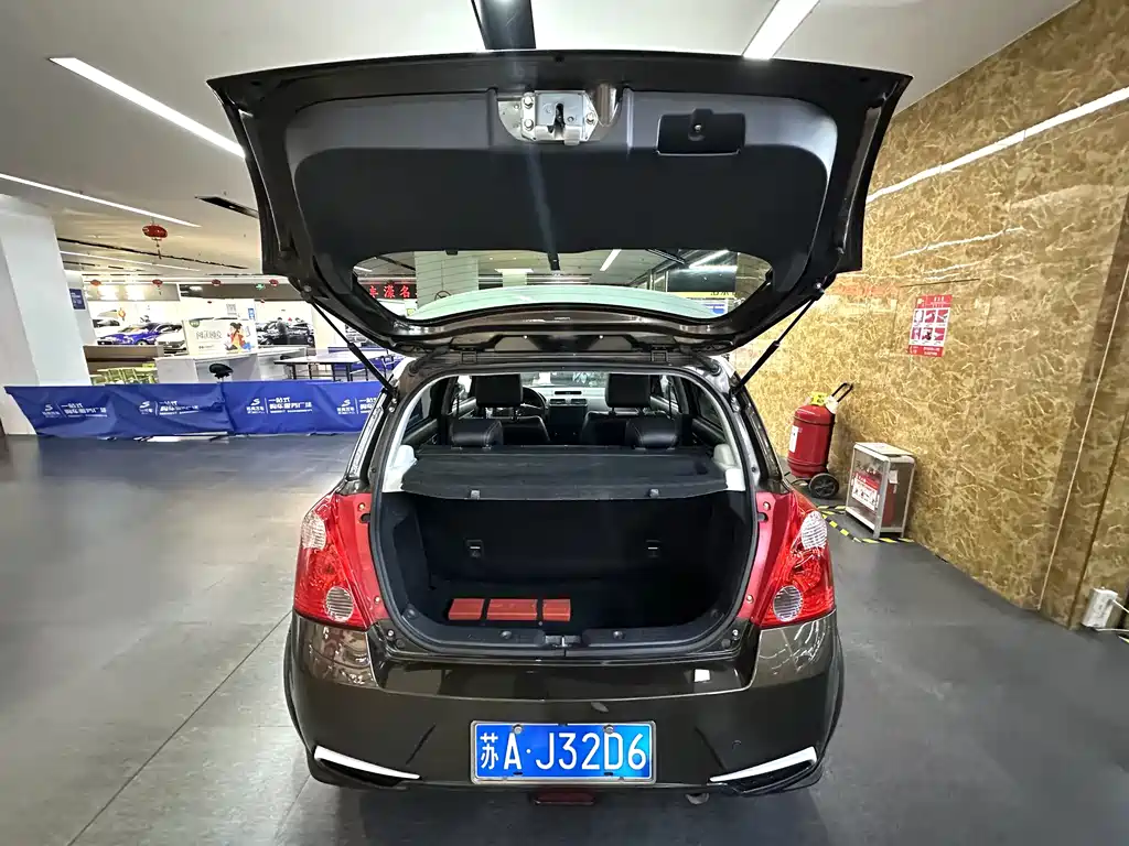 Suzuki Swift 2015 — фото 8
