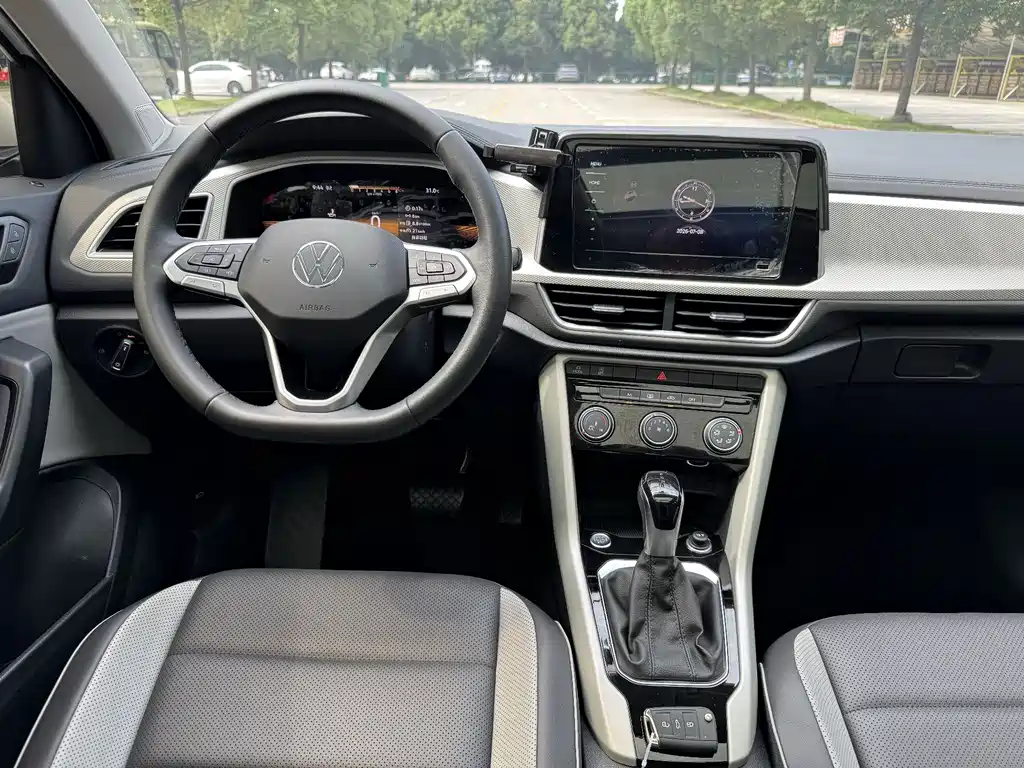 Volkswagen T-Roc 2023 — фото 12