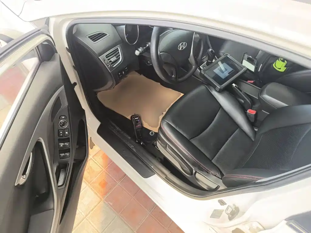Hyundai Elantra Langdong 2015 — фото 16