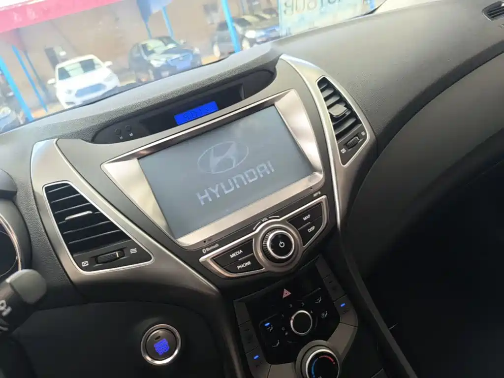 Hyundai Elantra Langdong 2015 — фото 13