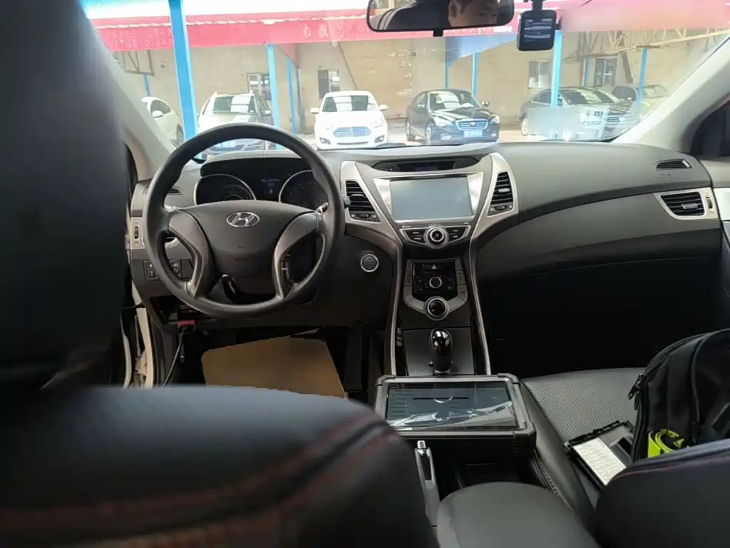 Hyundai Elantra Langdong 2015 — фото 10