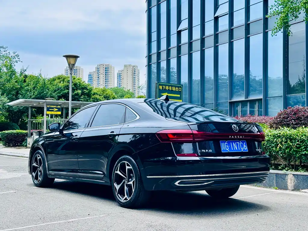Volkswagen Passat 2023 — фото 4
