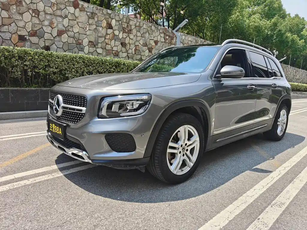 Mercedes-Benz GLB 2023 — фото 1