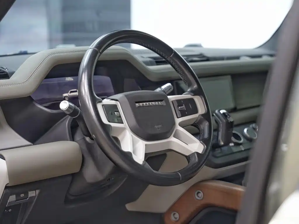 Land Rover Defender 2021 — фото 17