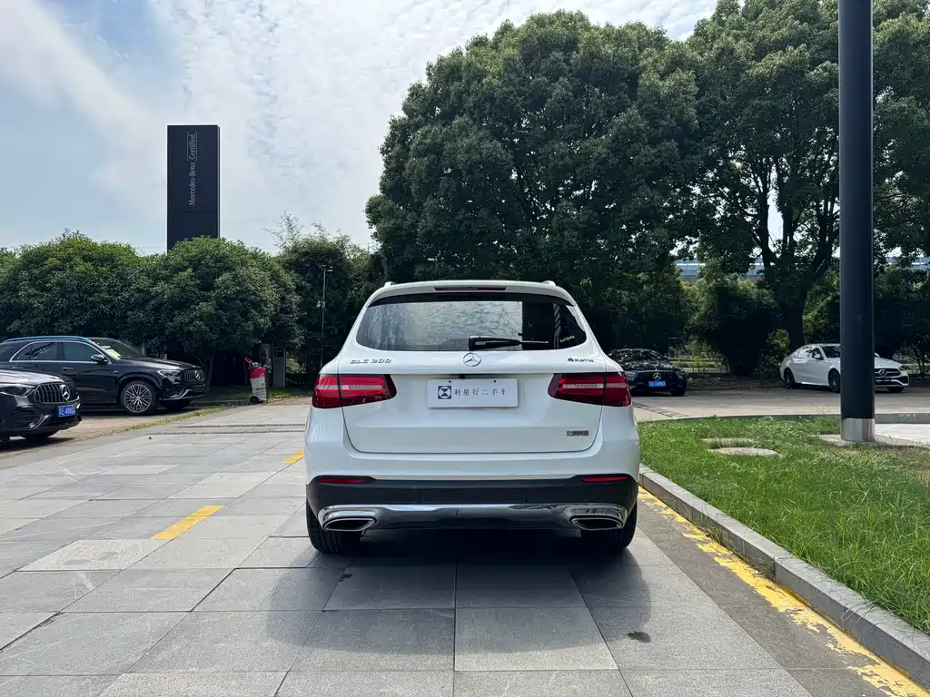 Mercedes-Benz GLC 2018 — фото 17