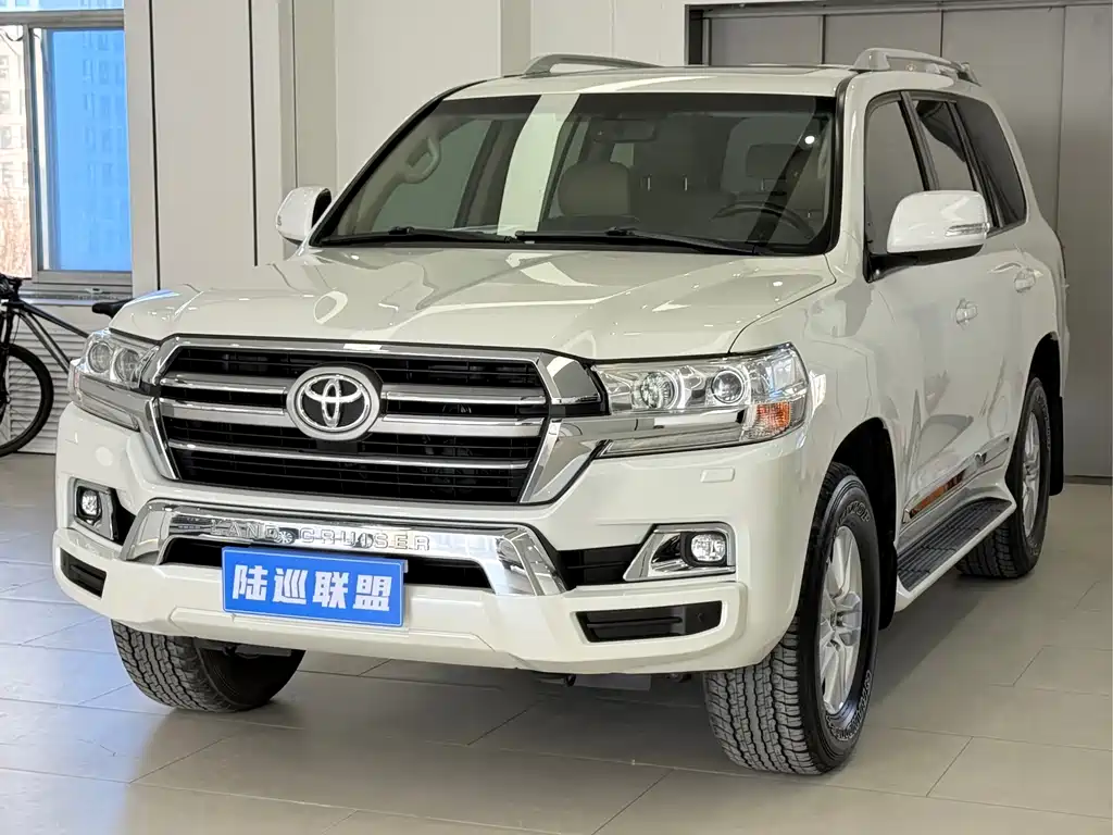 Toyota Land Cruiser 2020 — фото 1