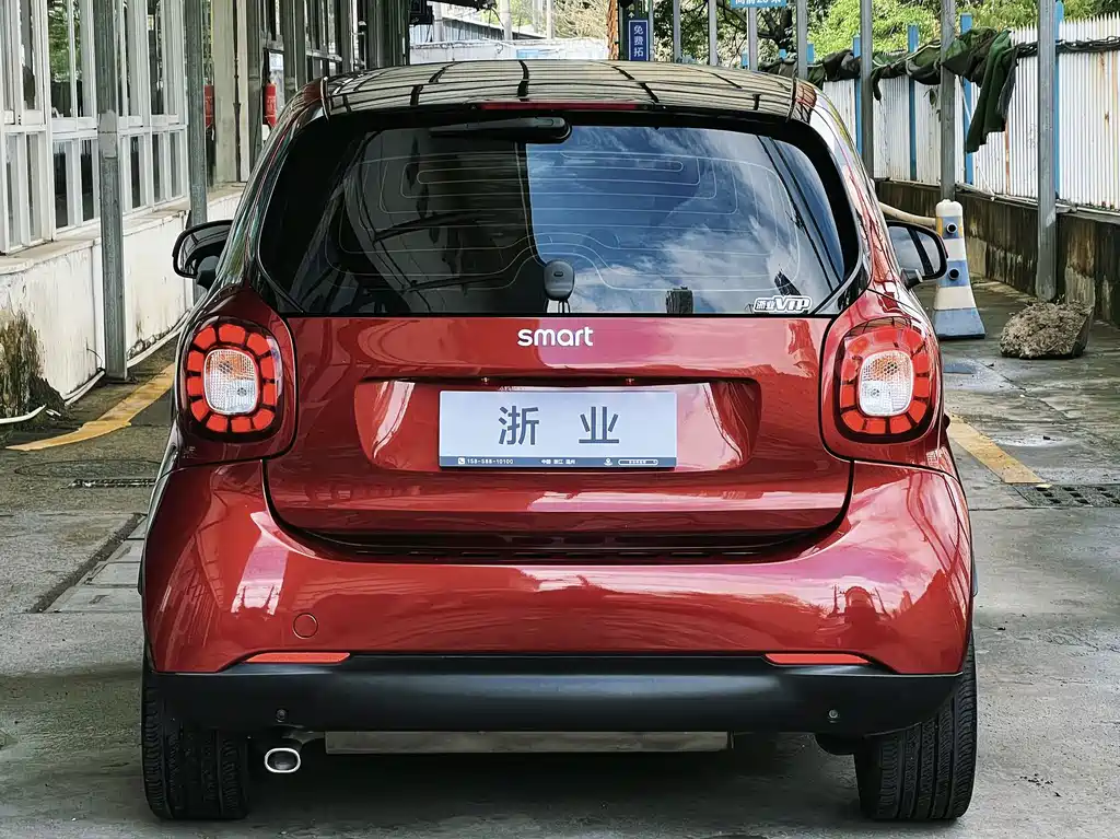 smart Fortwo 2018 — фото 15