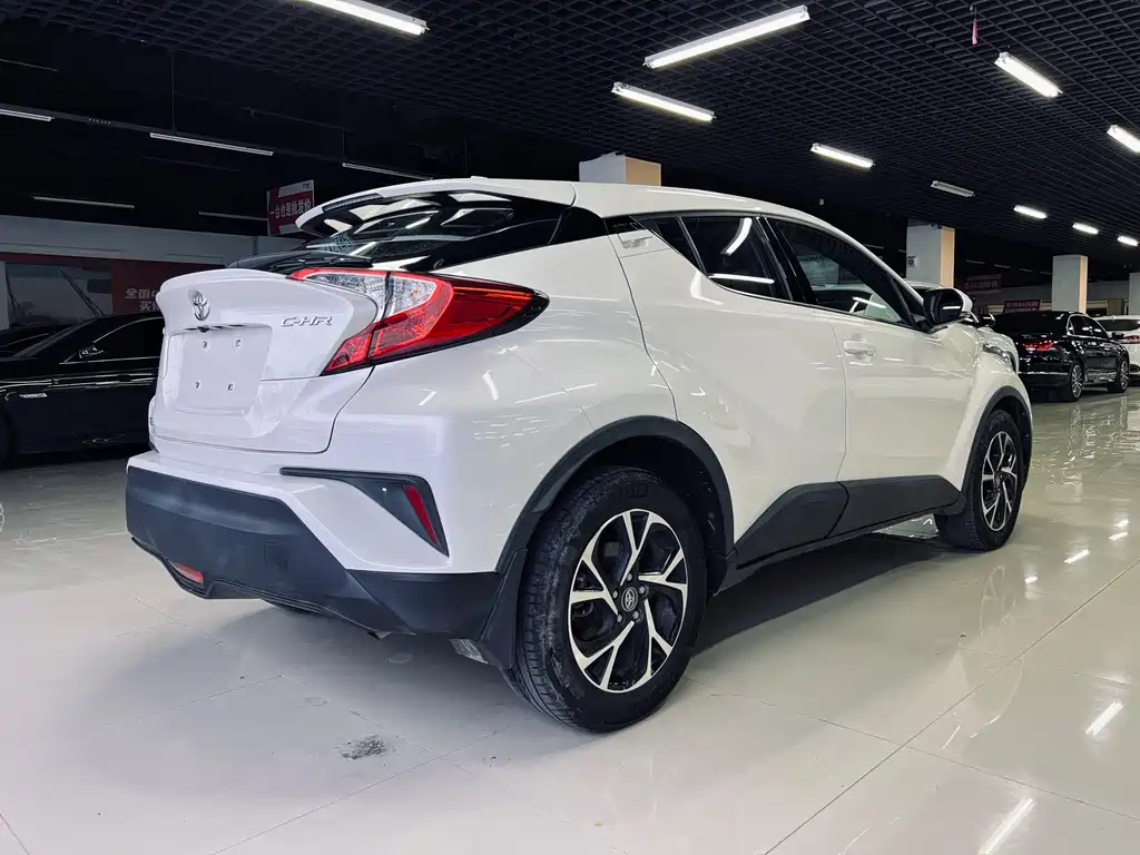 Toyota C-HR 2021 — фото 9