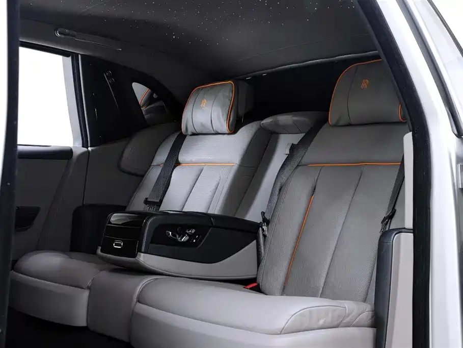 Rolls-Royce Phantom 2019 — фото 14