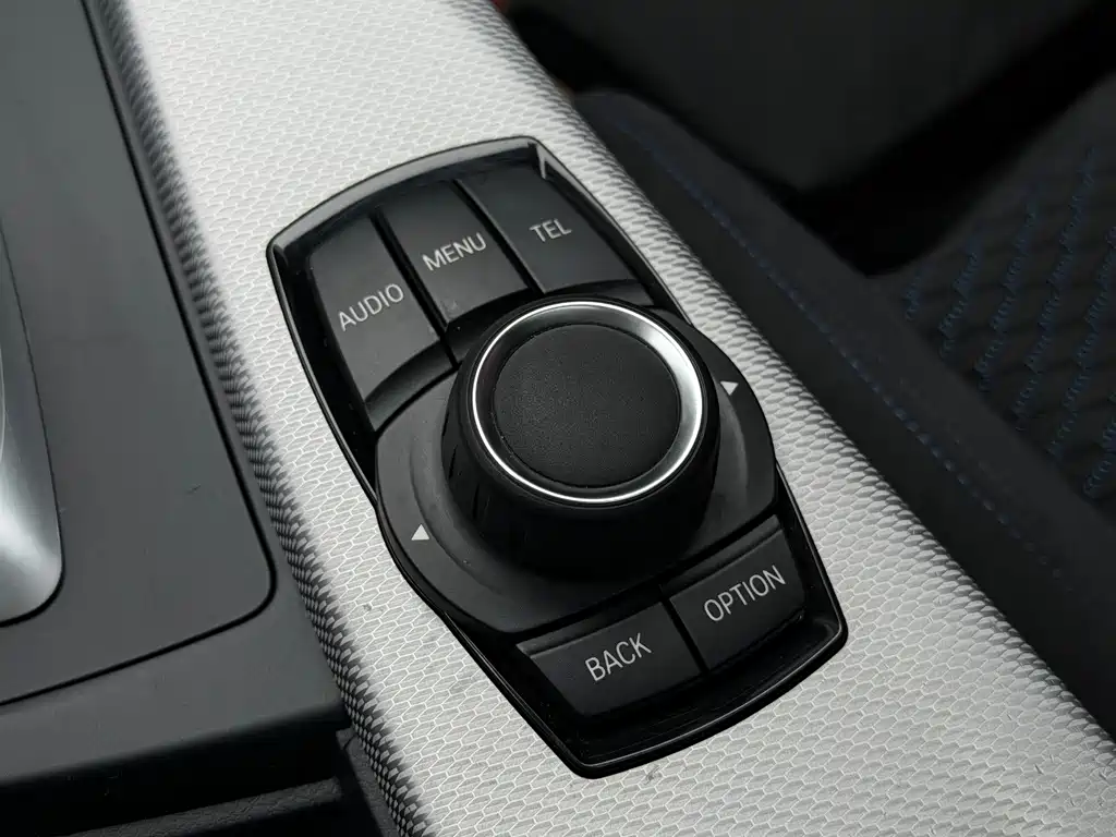 BMW 3 Series 2017 — фото 19