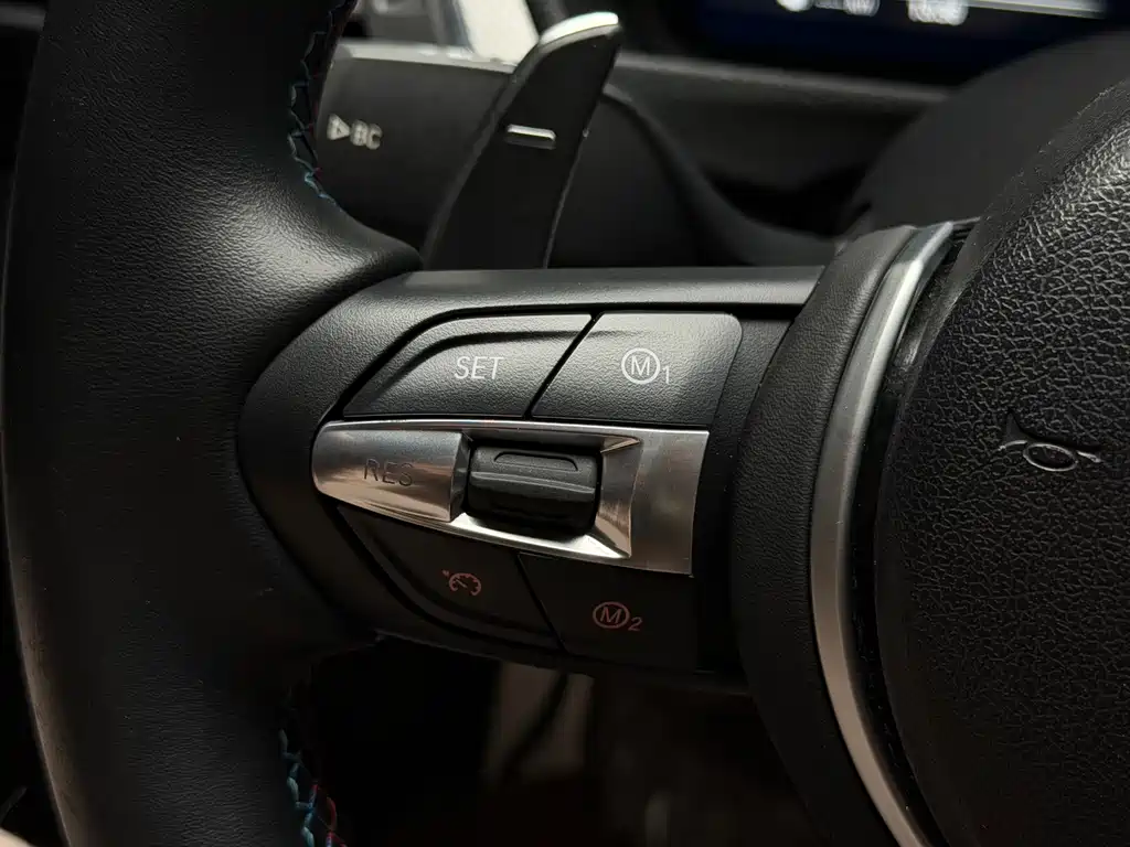 BMW 3 Series 2017 — фото 23