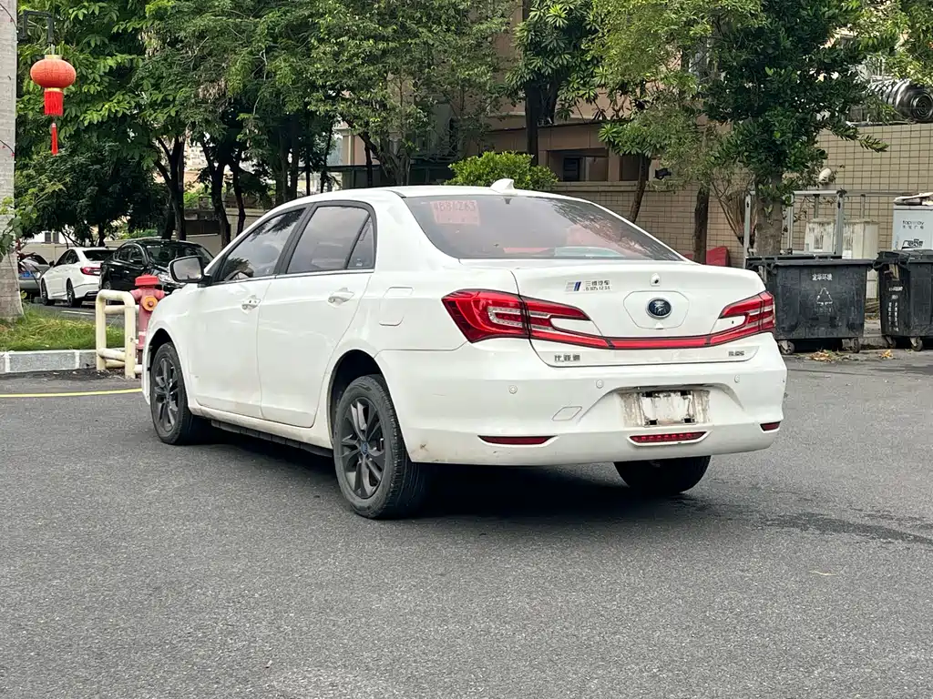 BYD Qin NEV 2017 — фото 13