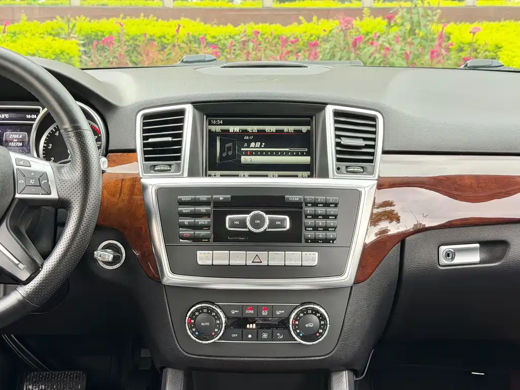 Mercedes-Benz M-Class 2015 — фото 12