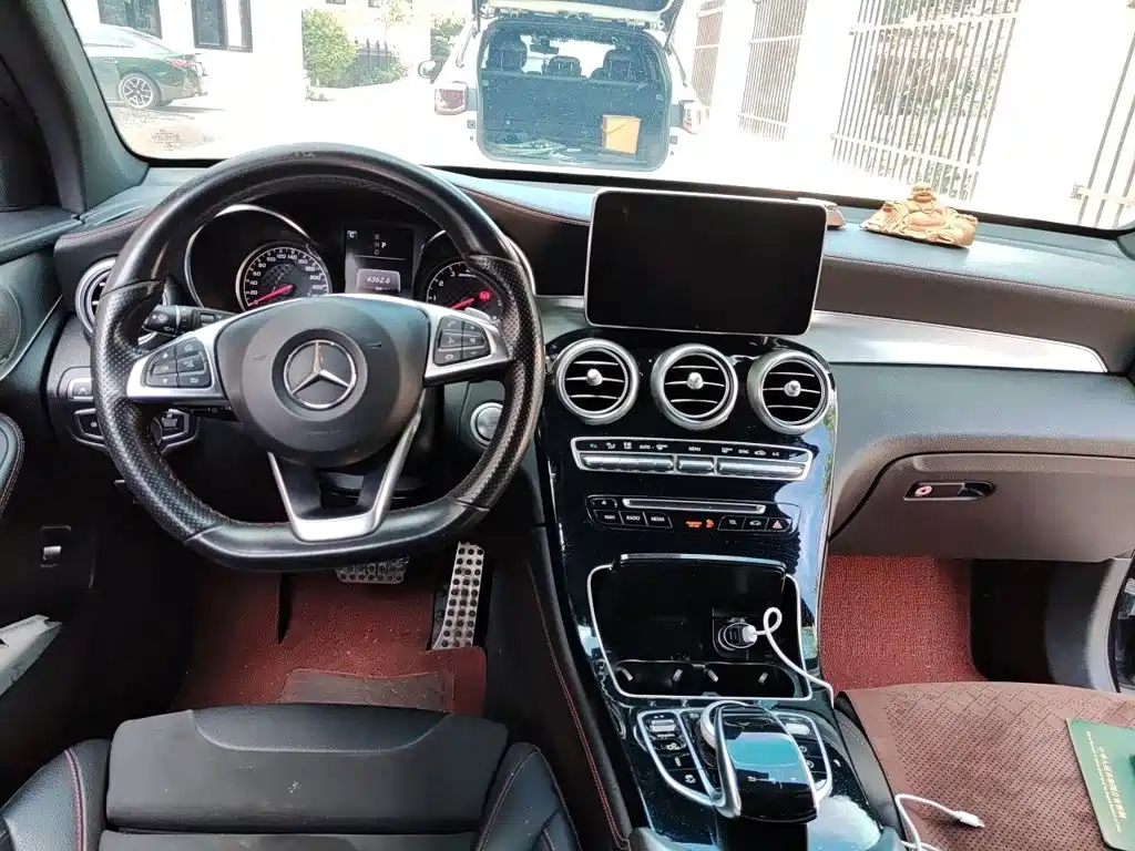 Mercedes-Benz GLC AMG 2018 — фото 13