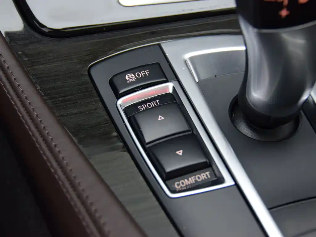 BMW 5 Series 2016 — фото 17
