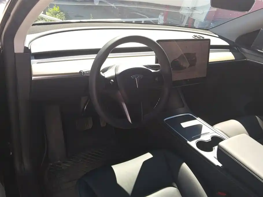 Tesla Model Y 2023 — фото 12