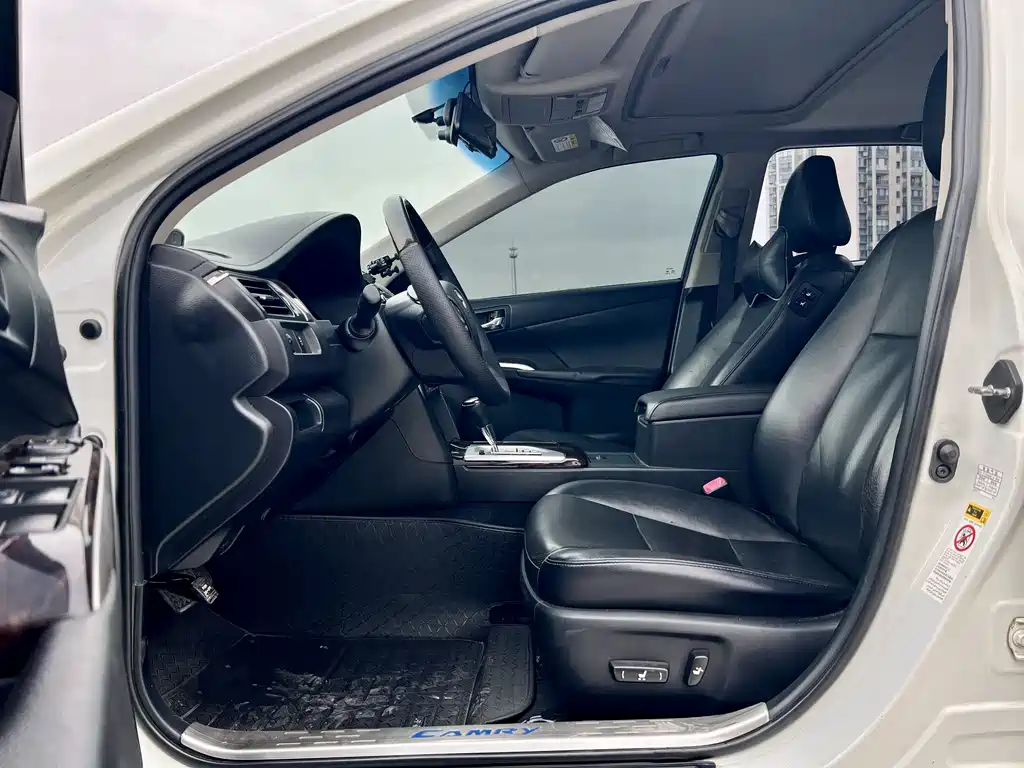 Toyota Camry 2015 — фото 4