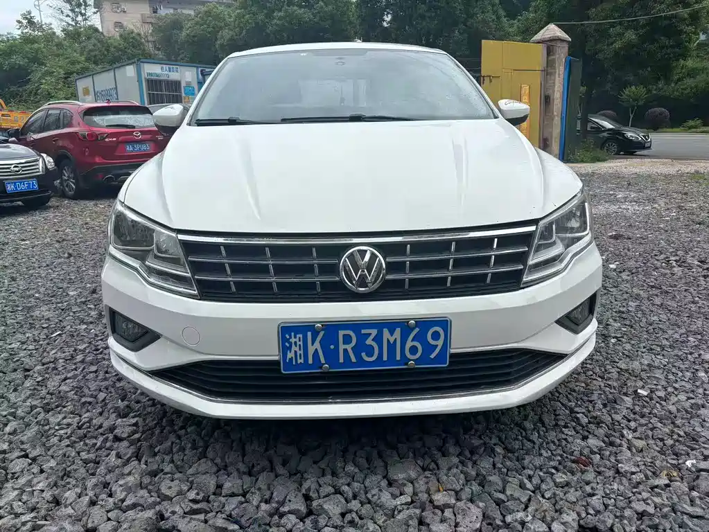 Volkswagen Jetta 2018 — фото 1