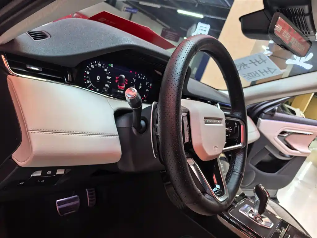 Land Rover Evoque 2021 — фото 16